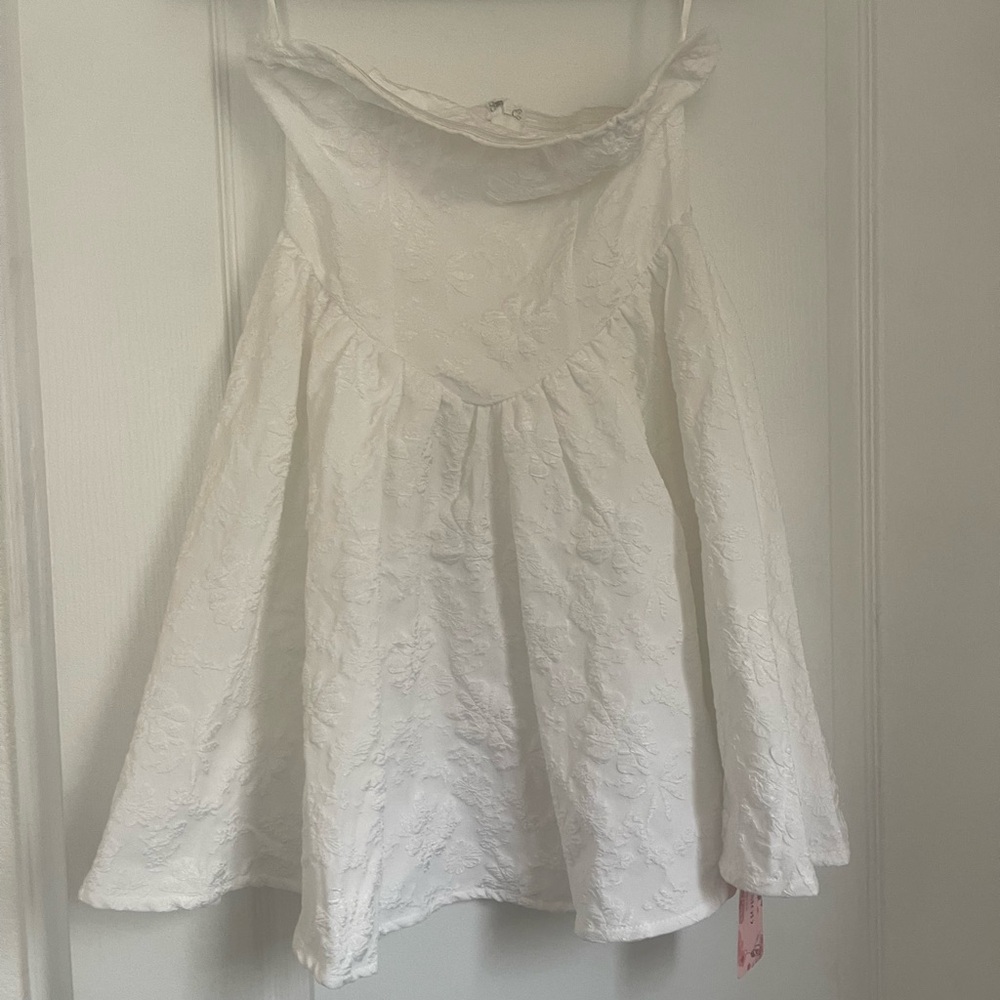 White strapless dress